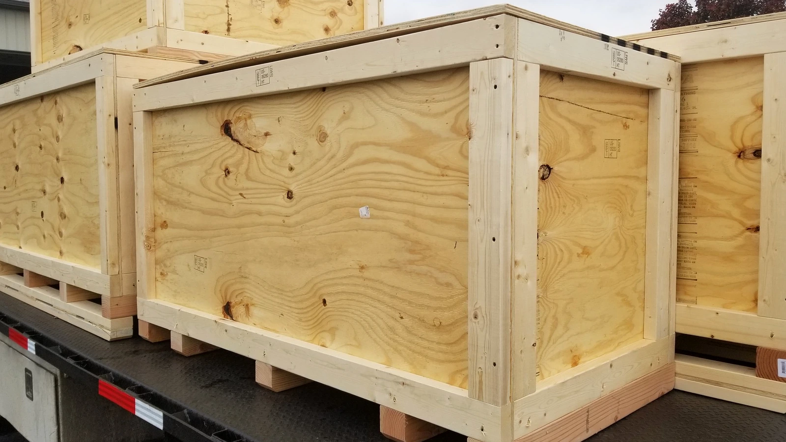 Certified ISPM 15 heat-treated solid timber export crates with 5-layer KK corrugated packaging and desiccants