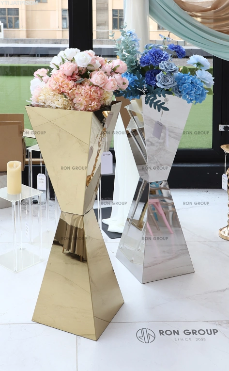 RON_Hourglass_Vase_Gold_Silver_CloseUp