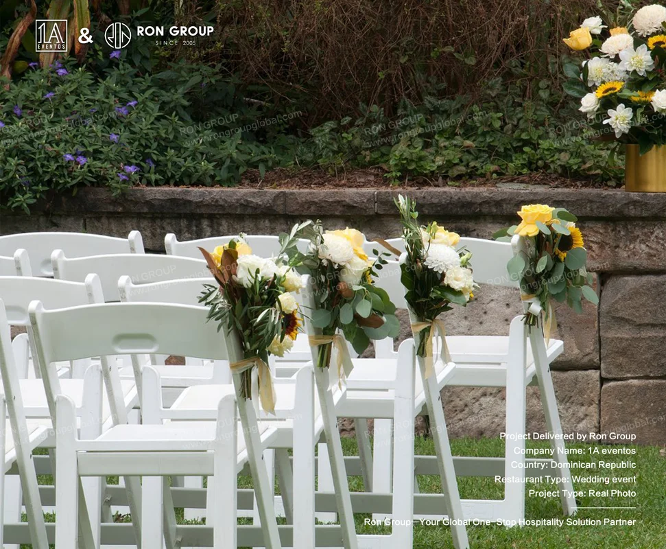 1A Eventos RonGroup-1A_Eventos-White_Chairs_In_Garden.webp