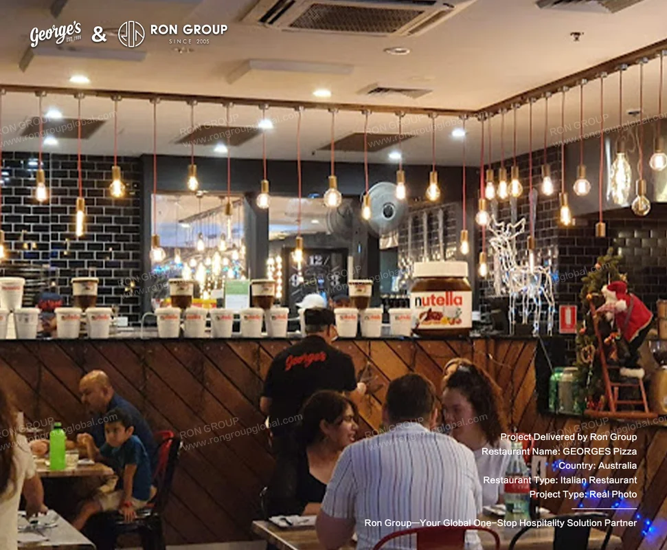 Restaurant with Customers