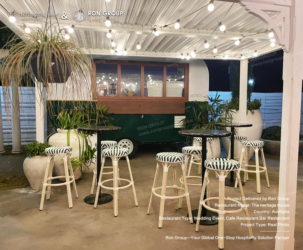 Outdoor Cafe Seating