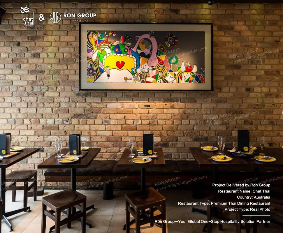 Chat Thai brick wall dining area