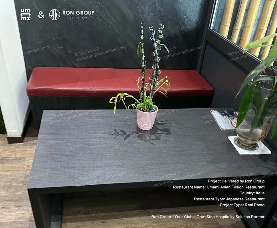 Umami dark table with plant