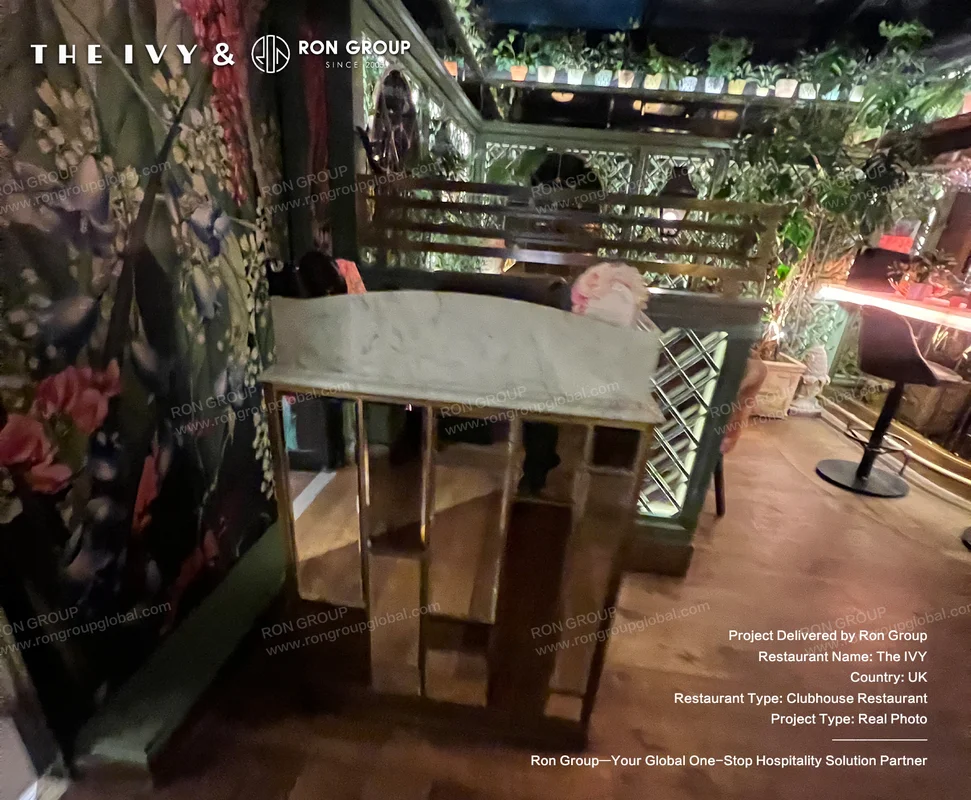 The IVY planting-rich dining corner