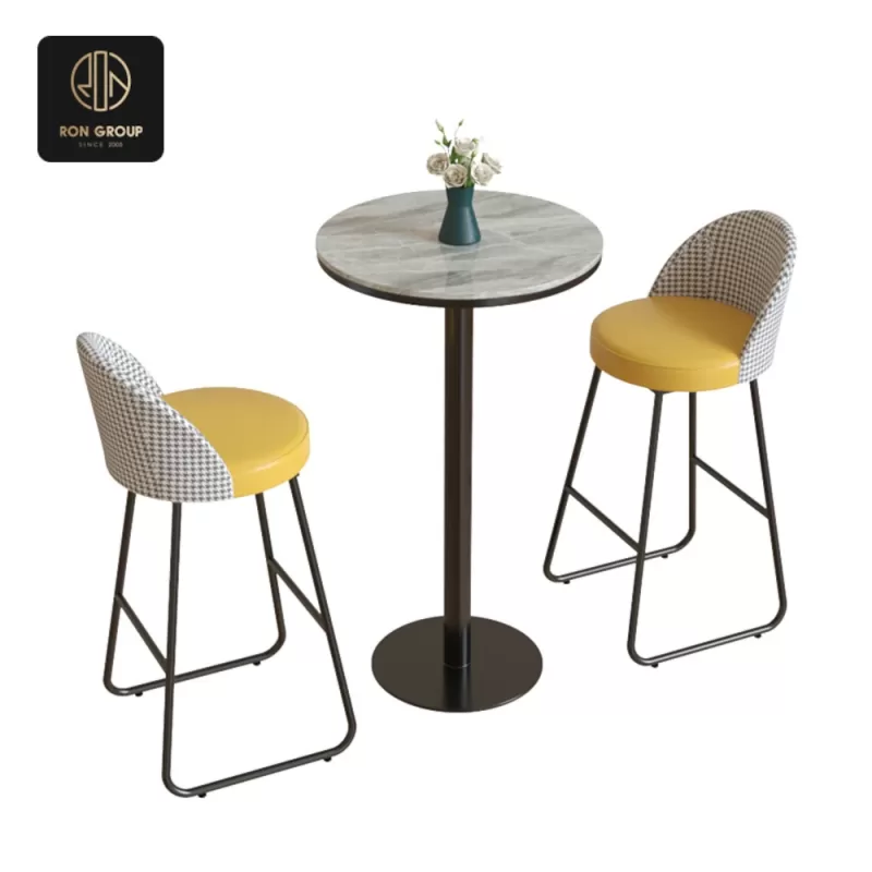 Club Aura Series F