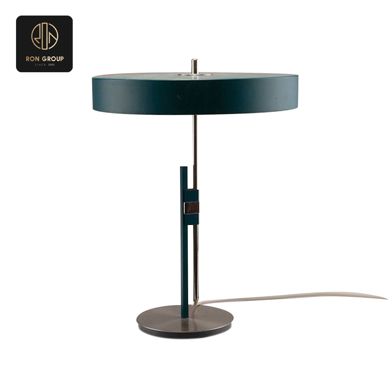 Classic elegant tablelamp