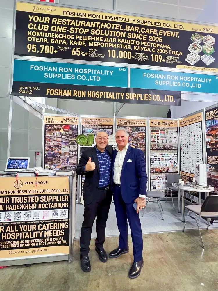 New-partnership-meetings-at-the-booth New-partnership-meetings-at-the-booth