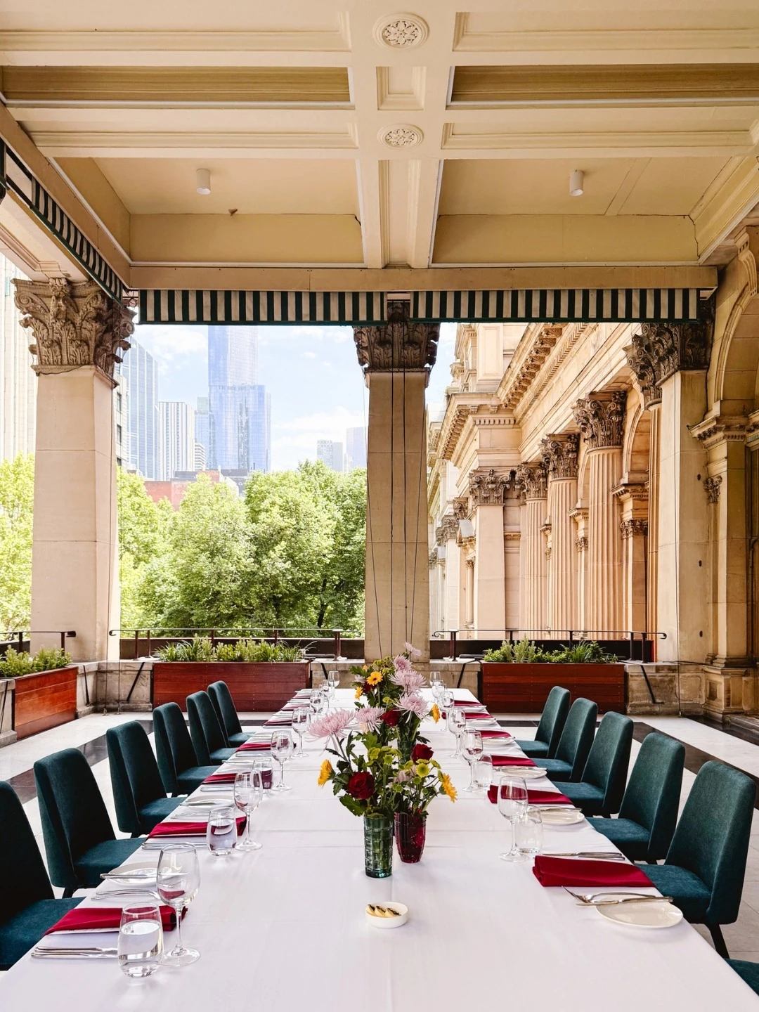 Luxury red carpet wedding venue with RON GROUP event furniture for Showtime Event Group