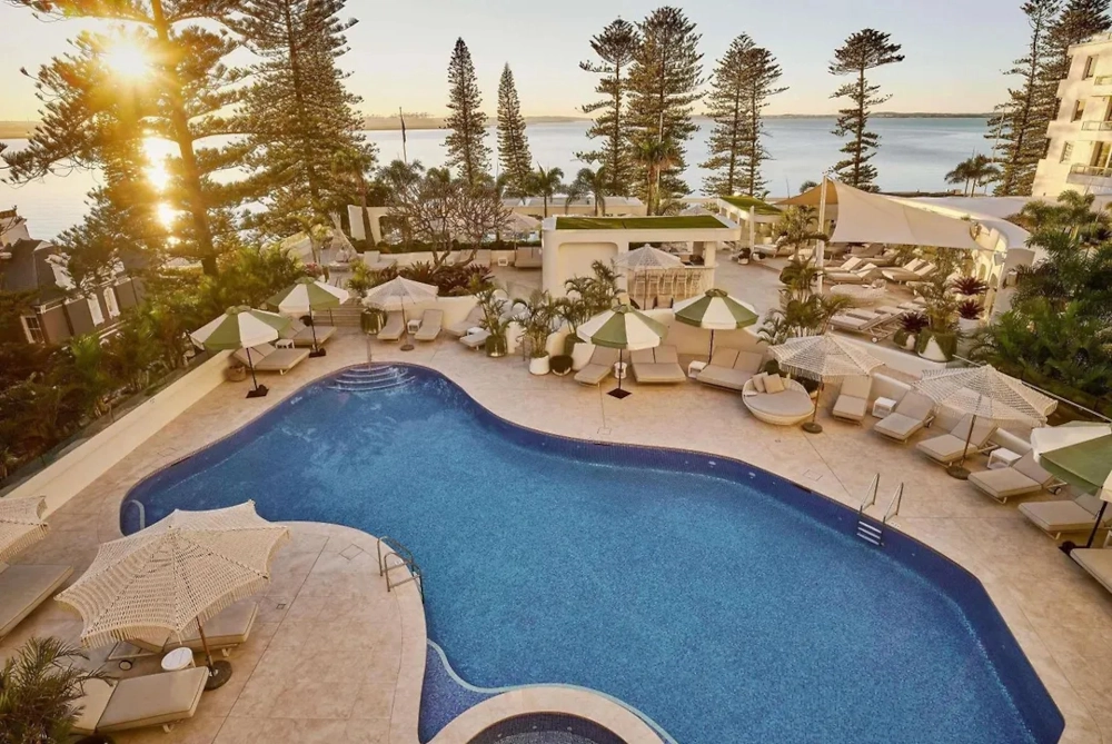 RON GROUP flexible coastal lounge seating for Brighton Novotel event spaces