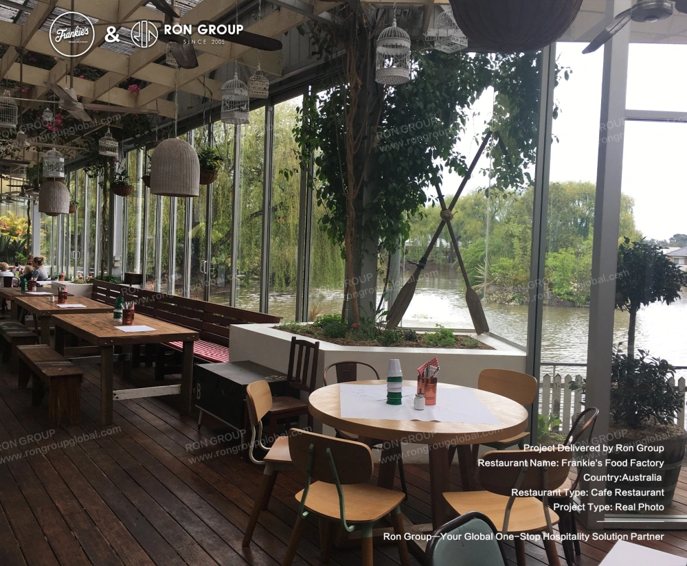 RON-GROUP_FRANKIES-FOOD-FACTORY_Indoor-Outdoor-Dining-Ambiance RON-GROUP_FRANKIES-FOOD-FACTORY_Indoor-Outdoor-Dining-Ambiance