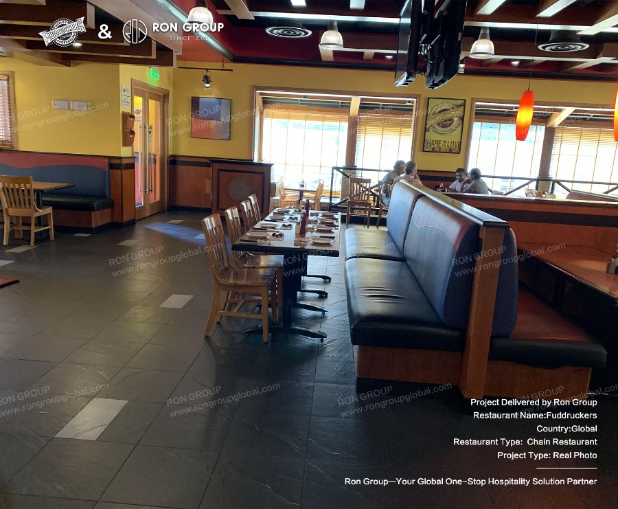 RON_GROUP_FUDDRUCKERS_Booth_Seating_and_Interior_Environment