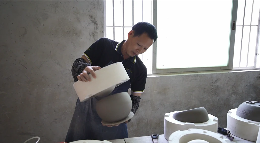 Removing-molded-clay
