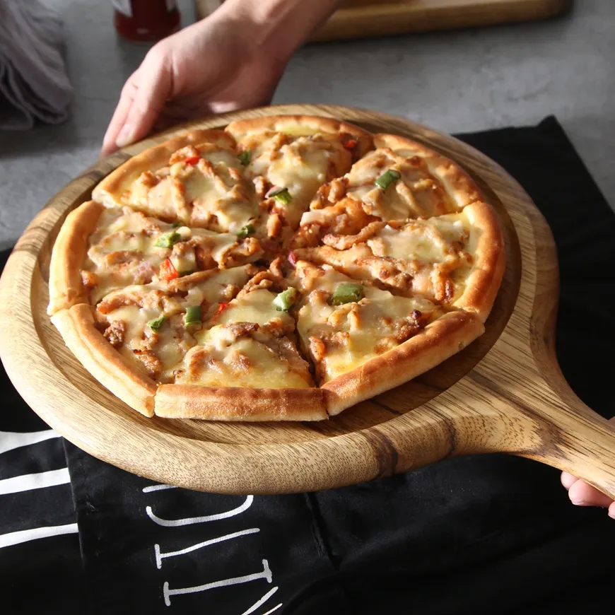 Vitrified porcelain commercial pizza plate with raised perimeter retaining edge